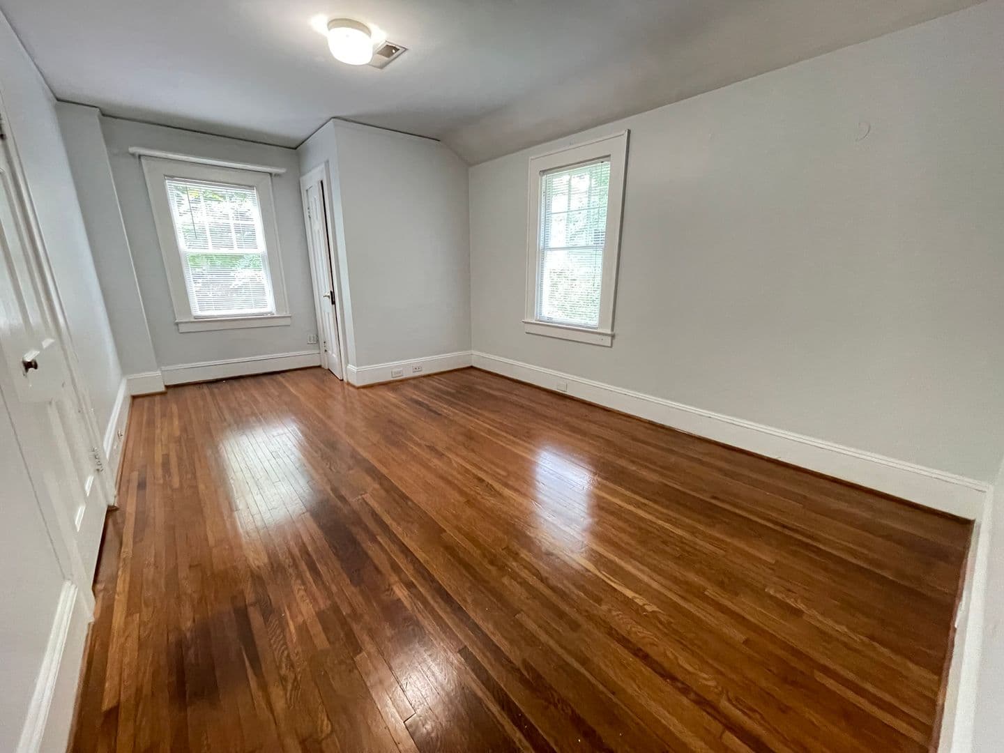 Chapel Hill House: 300 Chase Avenue