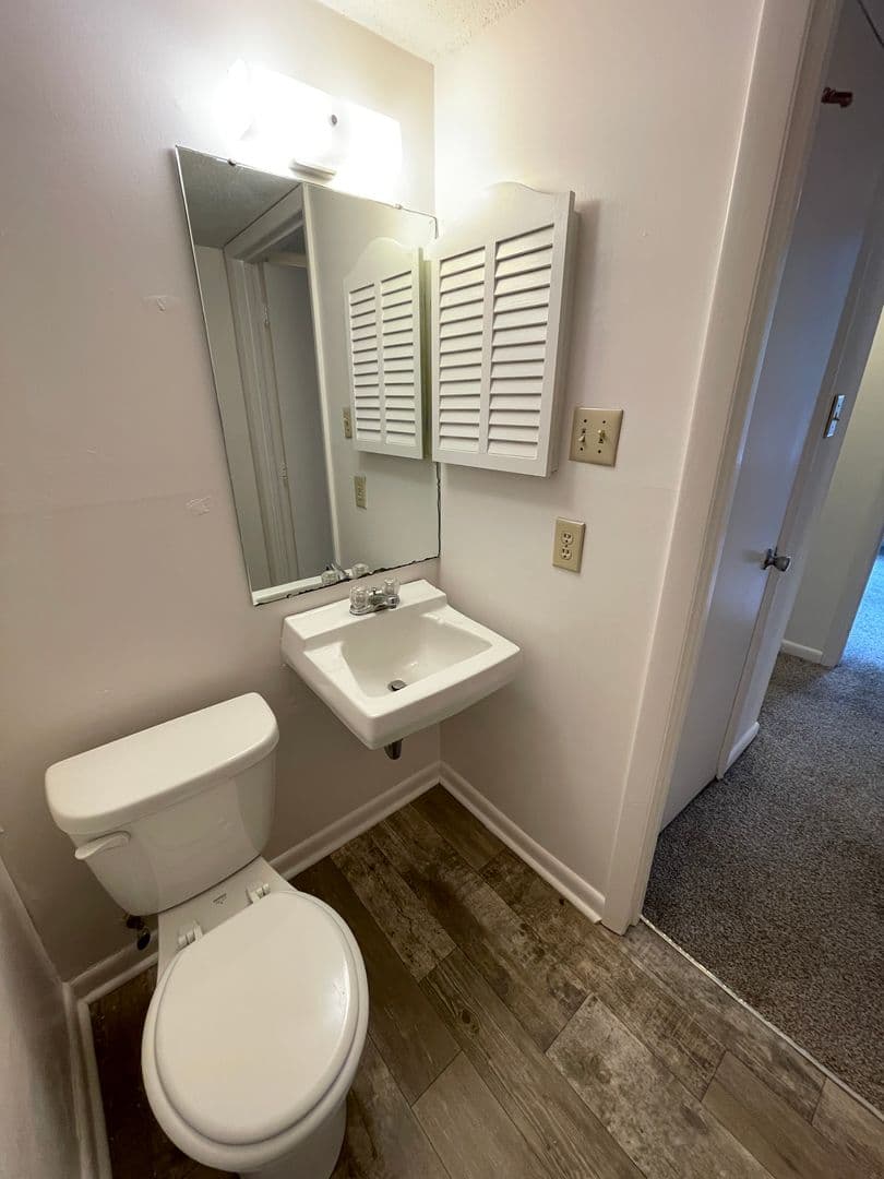 Chapel Hill Condo: 2 Holland Dr.