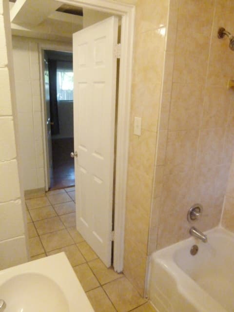 Chapel Hill House: 210 Andrews Lane