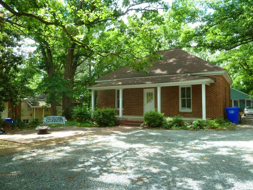 Chapel Hill House: 400 McCauley Street