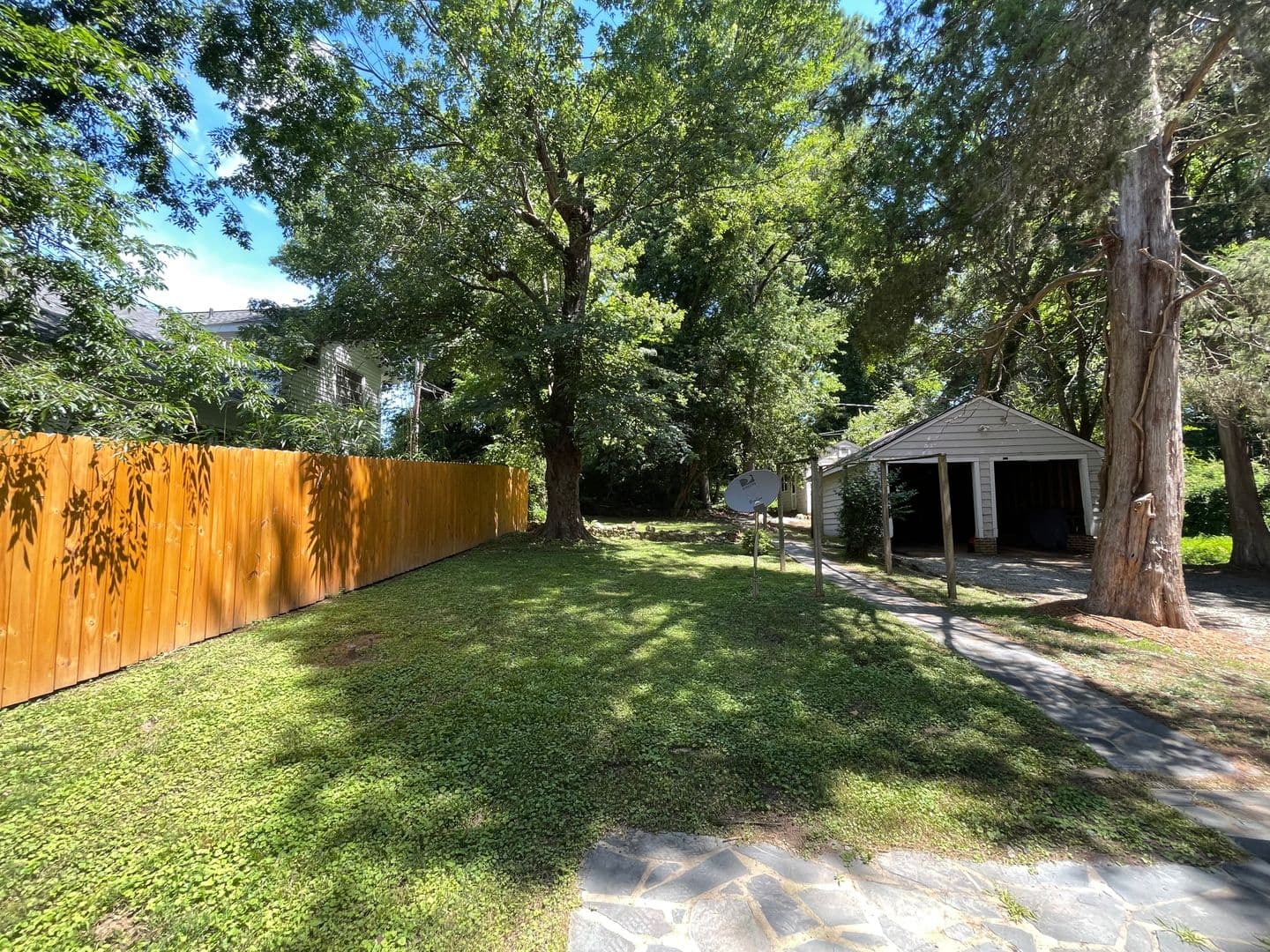 Chapel Hill House: 300 Chase Avenue
