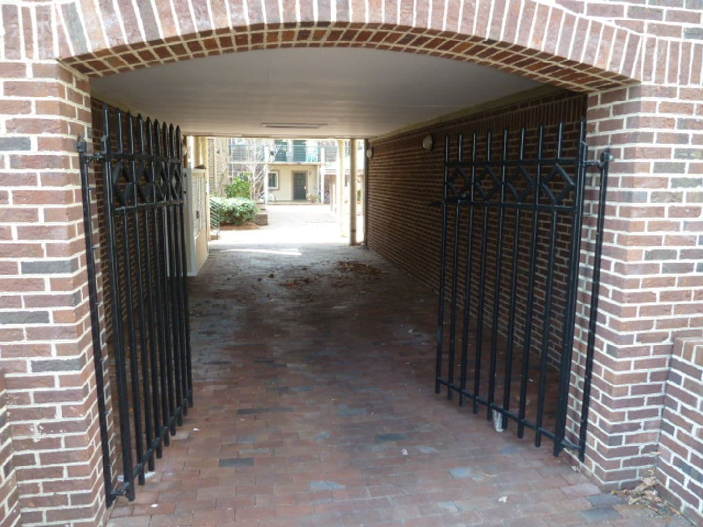 Chapel Hill House: 211 Church St.