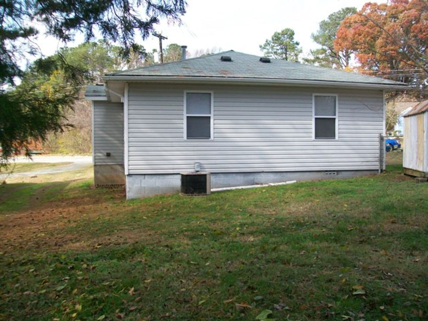 Chapel Hill House: 721 S. Merritt Mill Road