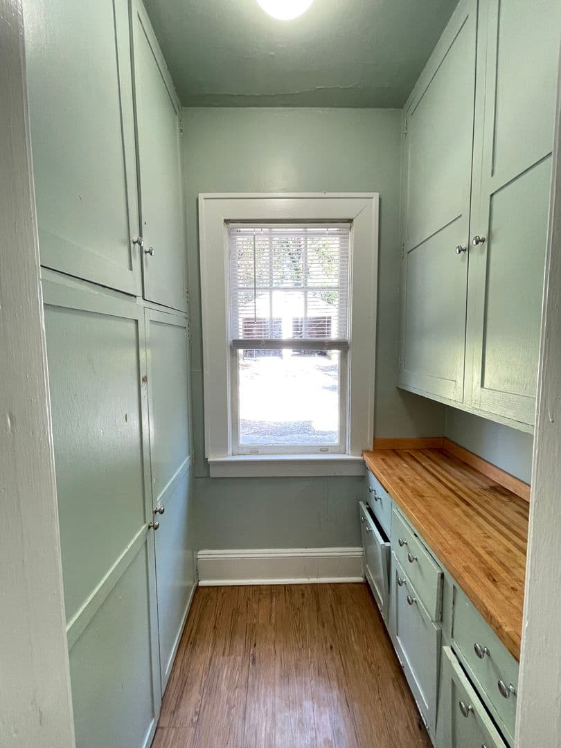 Chapel Hill House: 300 Chase Avenue