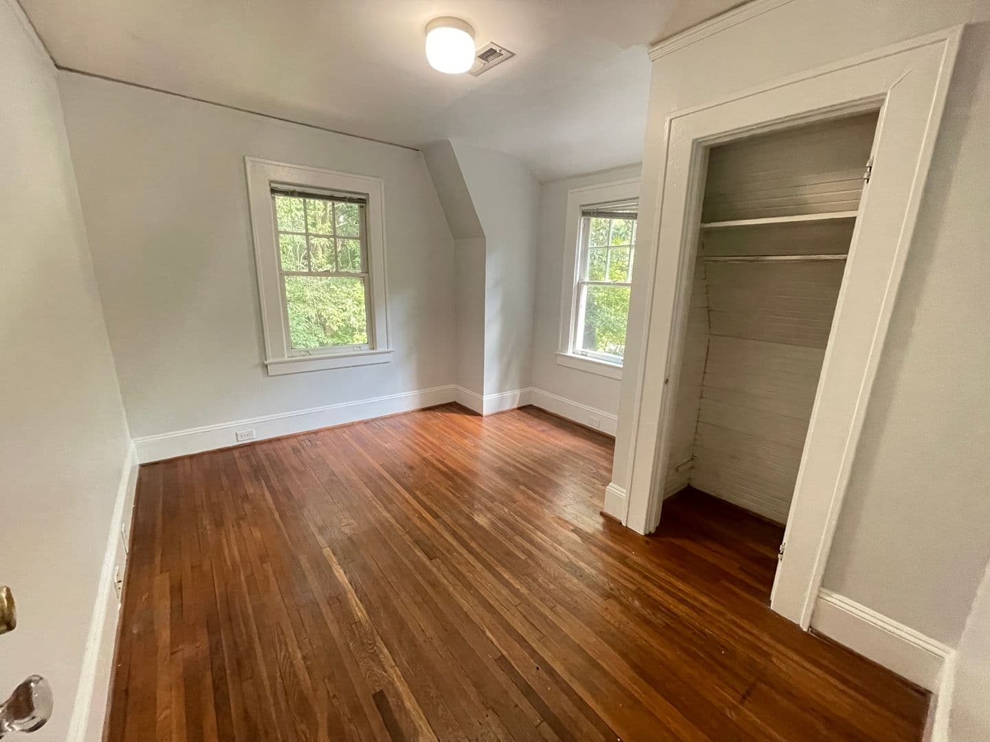 Chapel Hill House: 300 Chase Avenue