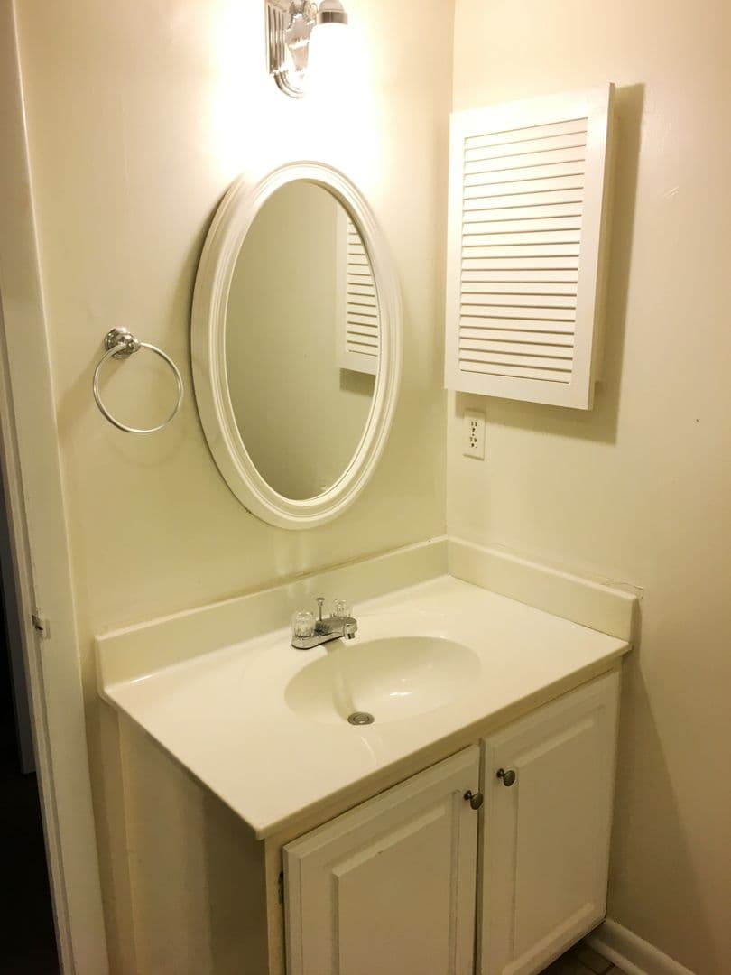 Chapel Hill House: 211 Church St. Unit A4