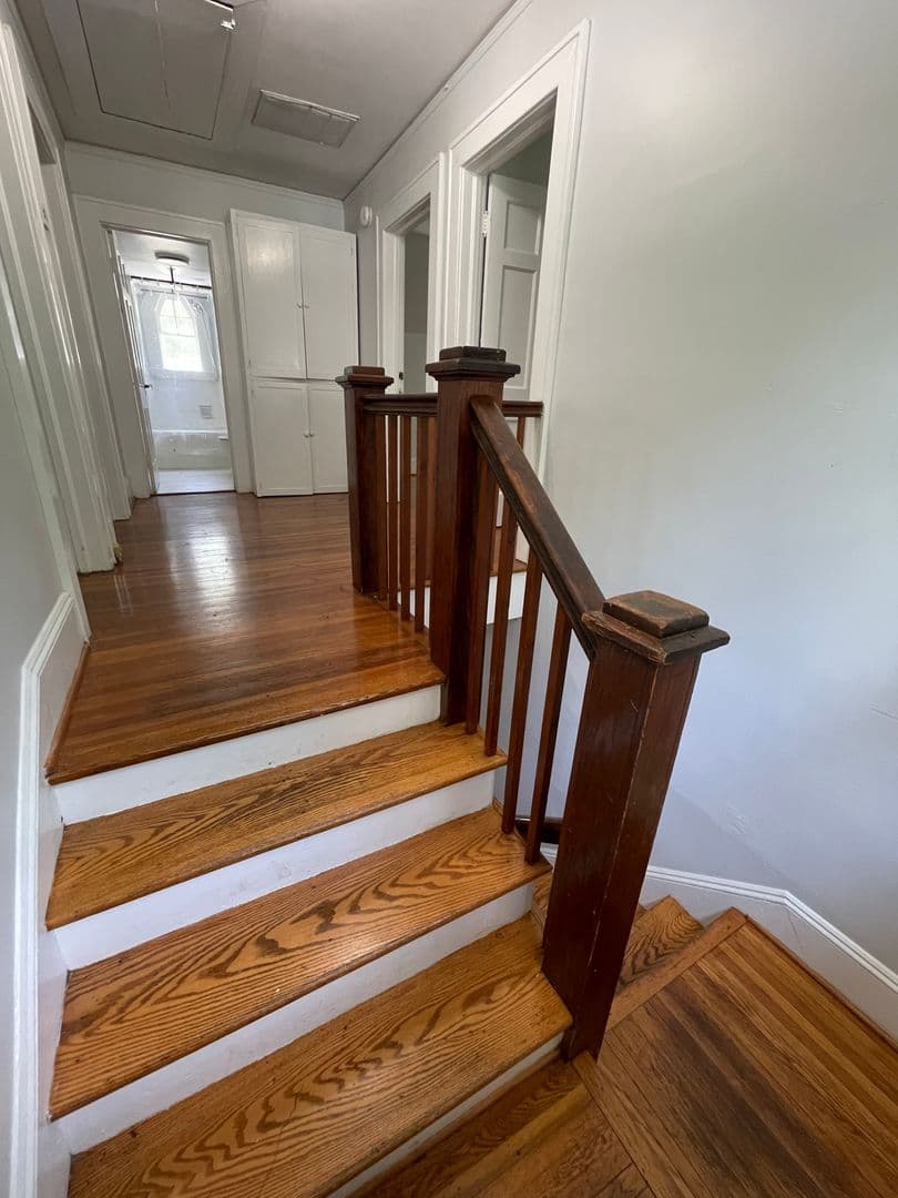 Chapel Hill House: 300 Chase Avenue