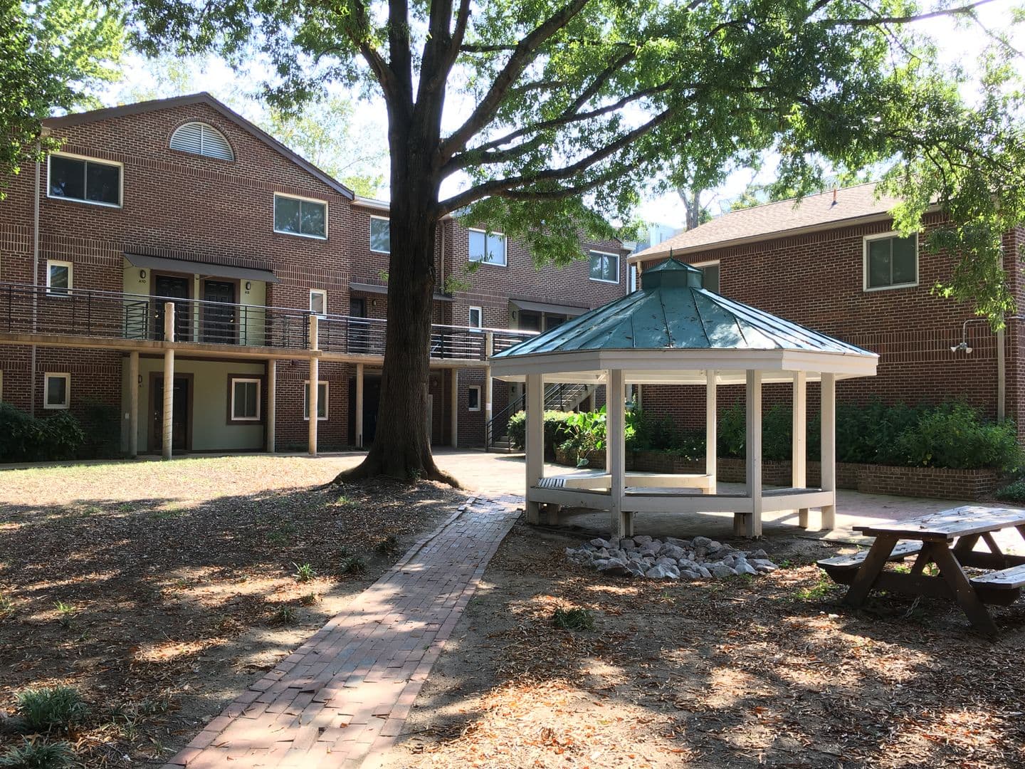 Chapel Hill House: 211 Church St.
