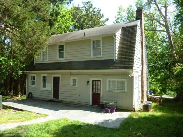 Chapel Hill House: 300 Chase Avenue