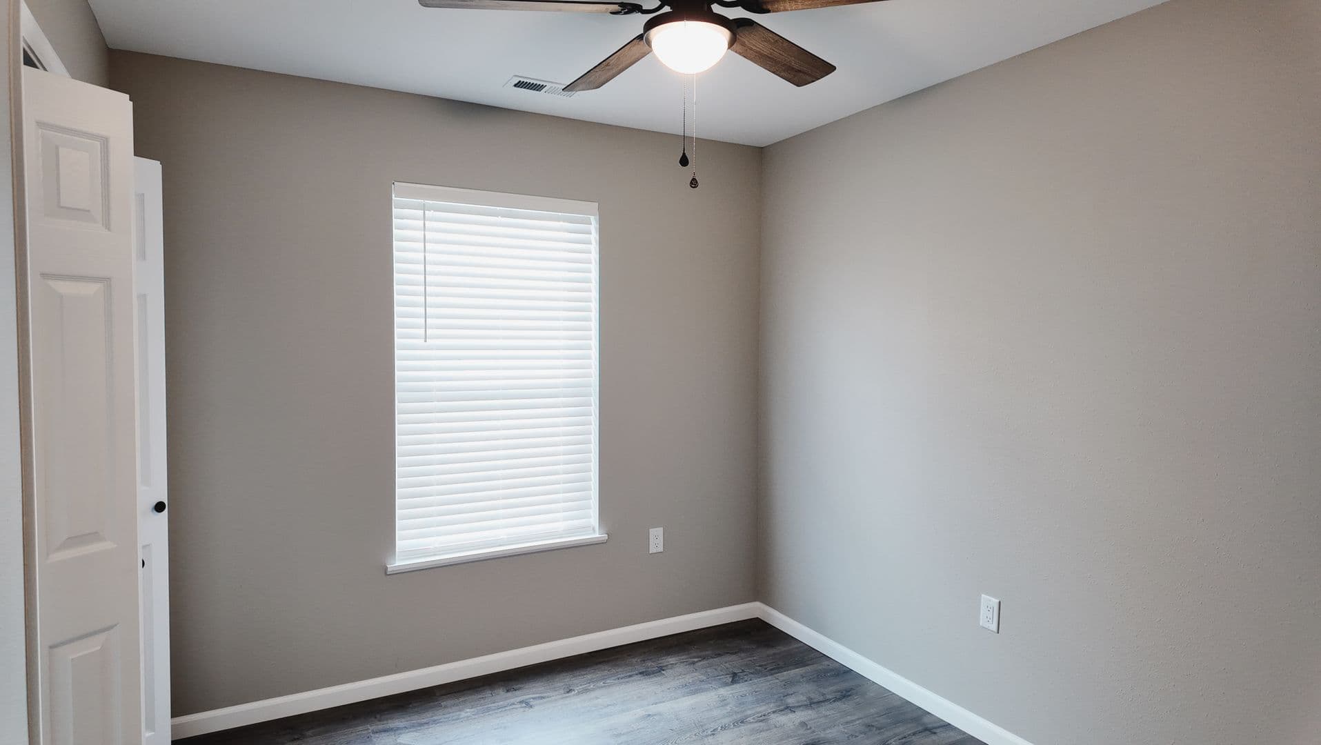 Laurie Apartment: 101 N. Fairgrounds Road