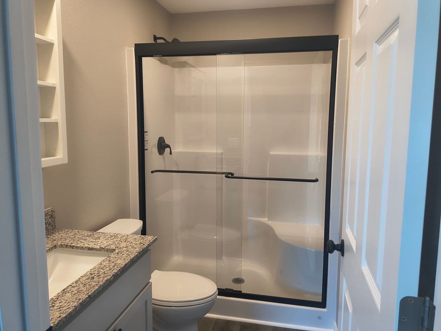 Laurie Apartment: 101 N. Fairgrounds Road
