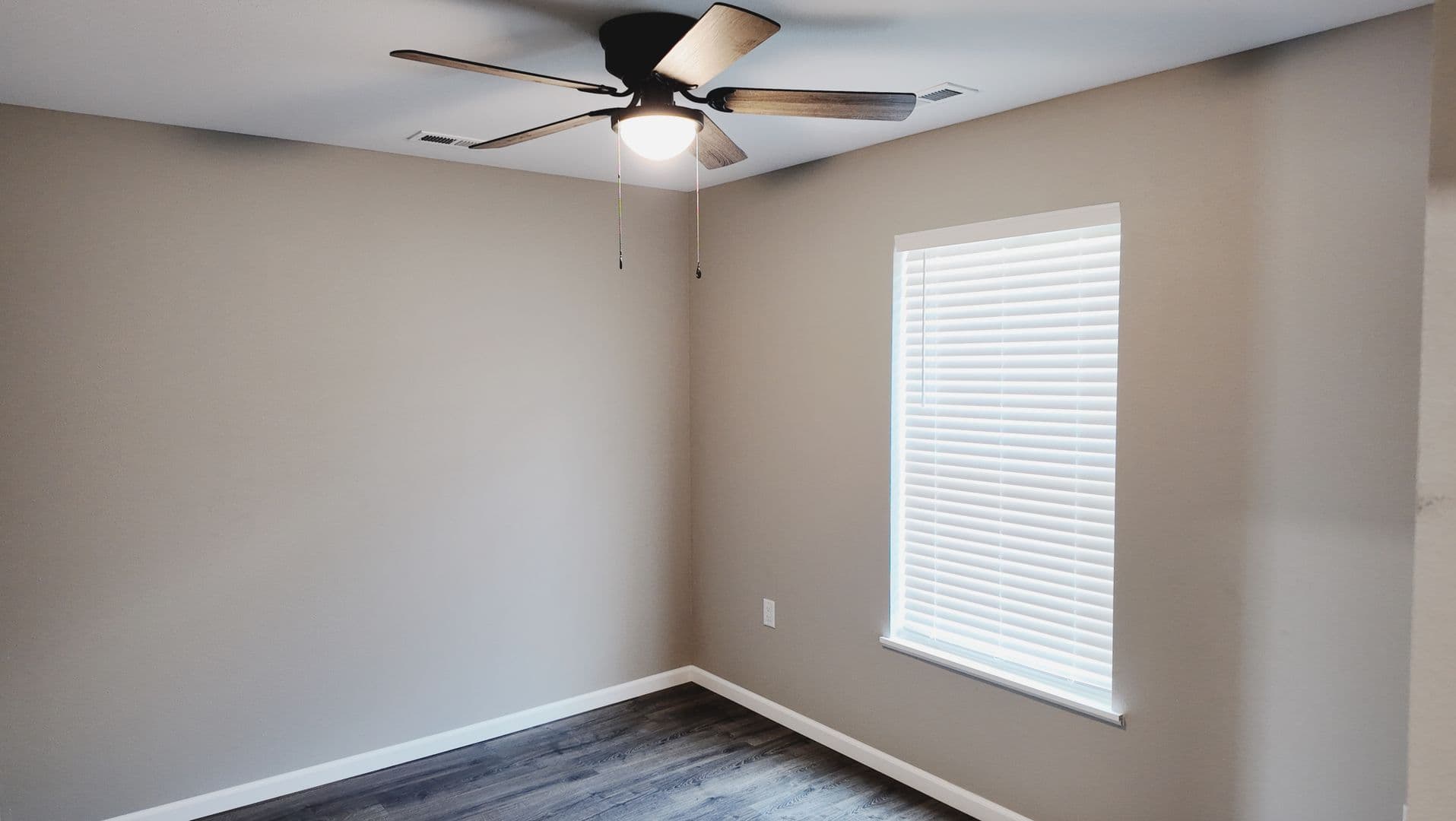 Laurie Apartment: 101 N. Fairgrounds Road