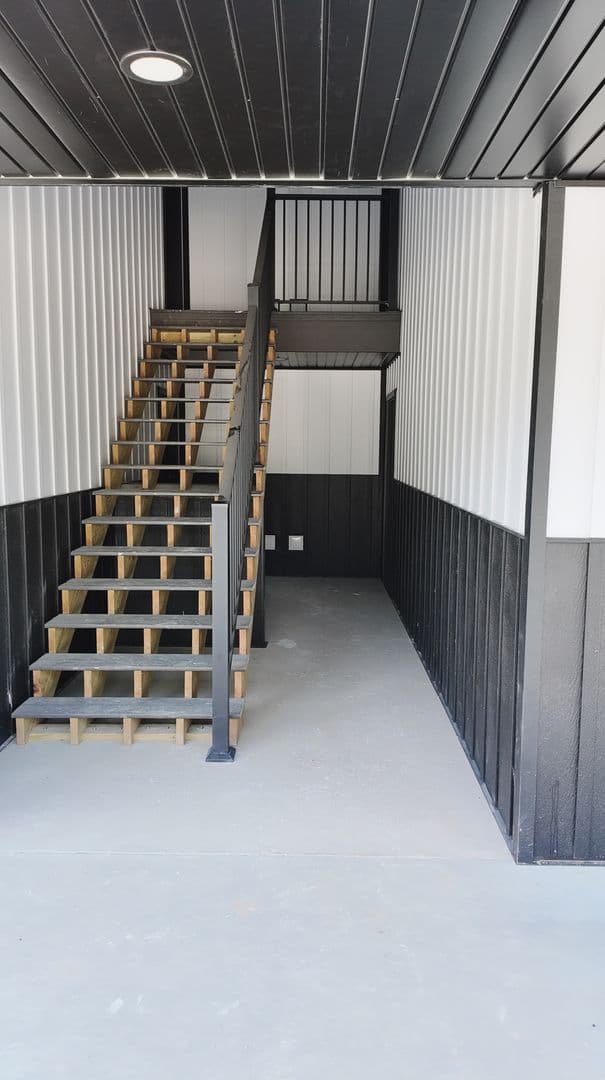 Laurie Apartment: 101 N. Fairgrounds Road