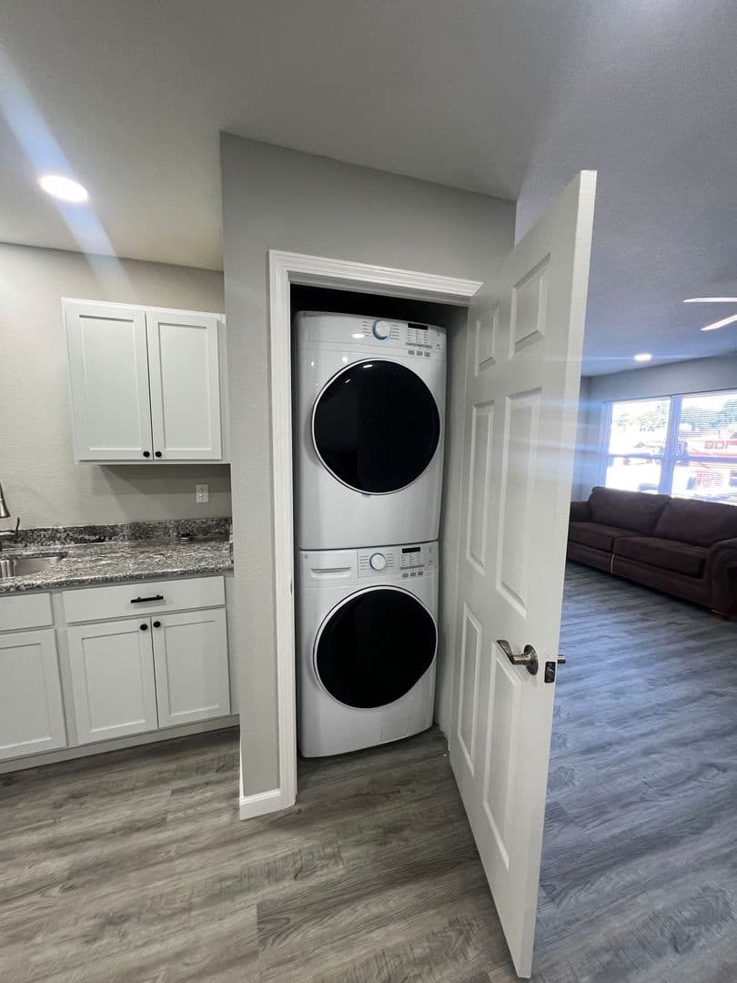 Eldon Apartment: 204 Hudson Drive