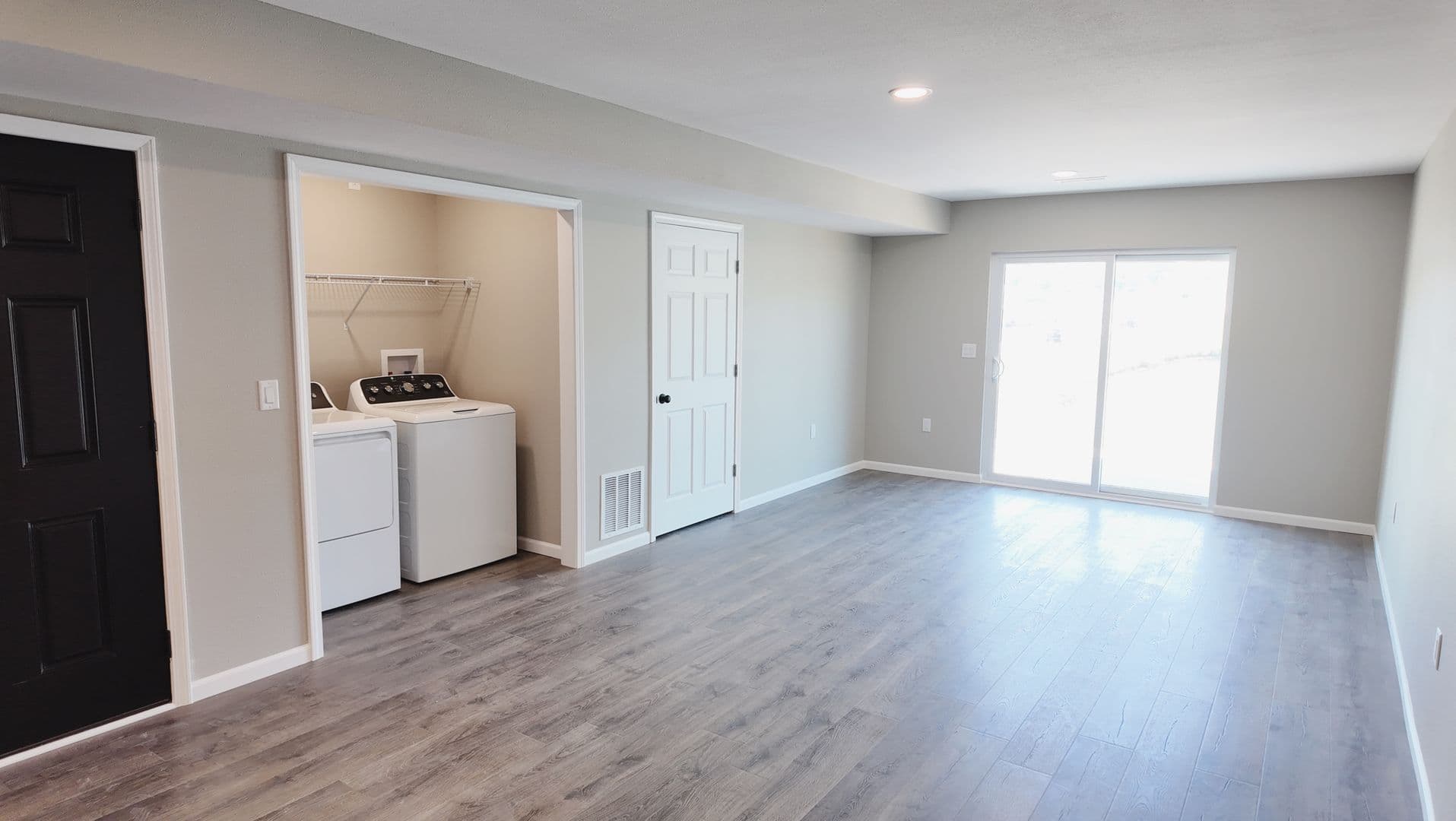 Laurie Apartment: 101 N. Fairgrounds Road