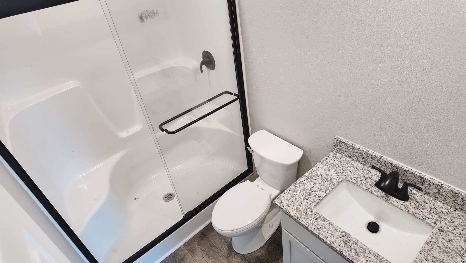 Laurie Apartment: 101 N. Fairgrounds Road