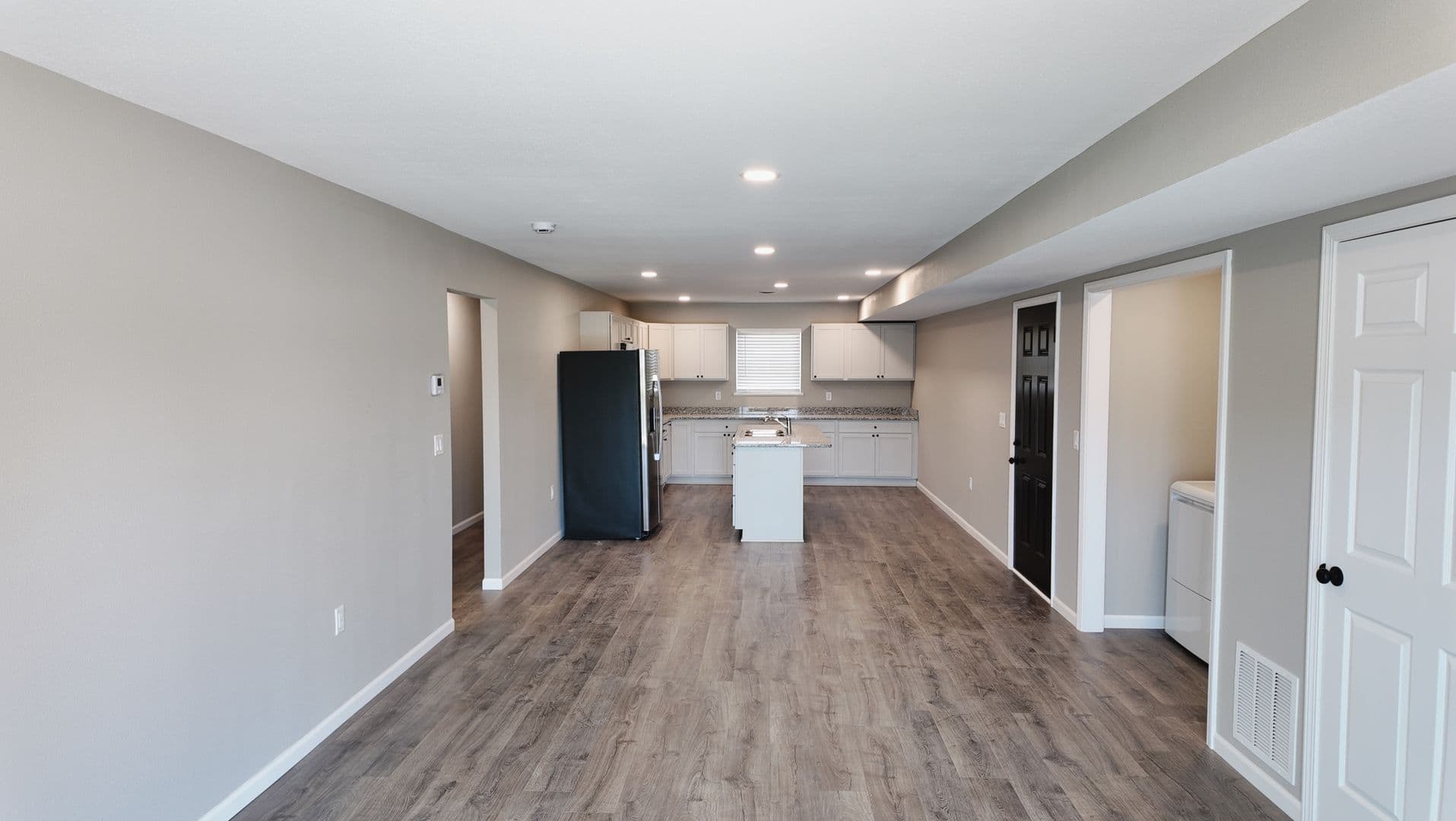 Laurie Apartment: 101 N. Fairgrounds Road