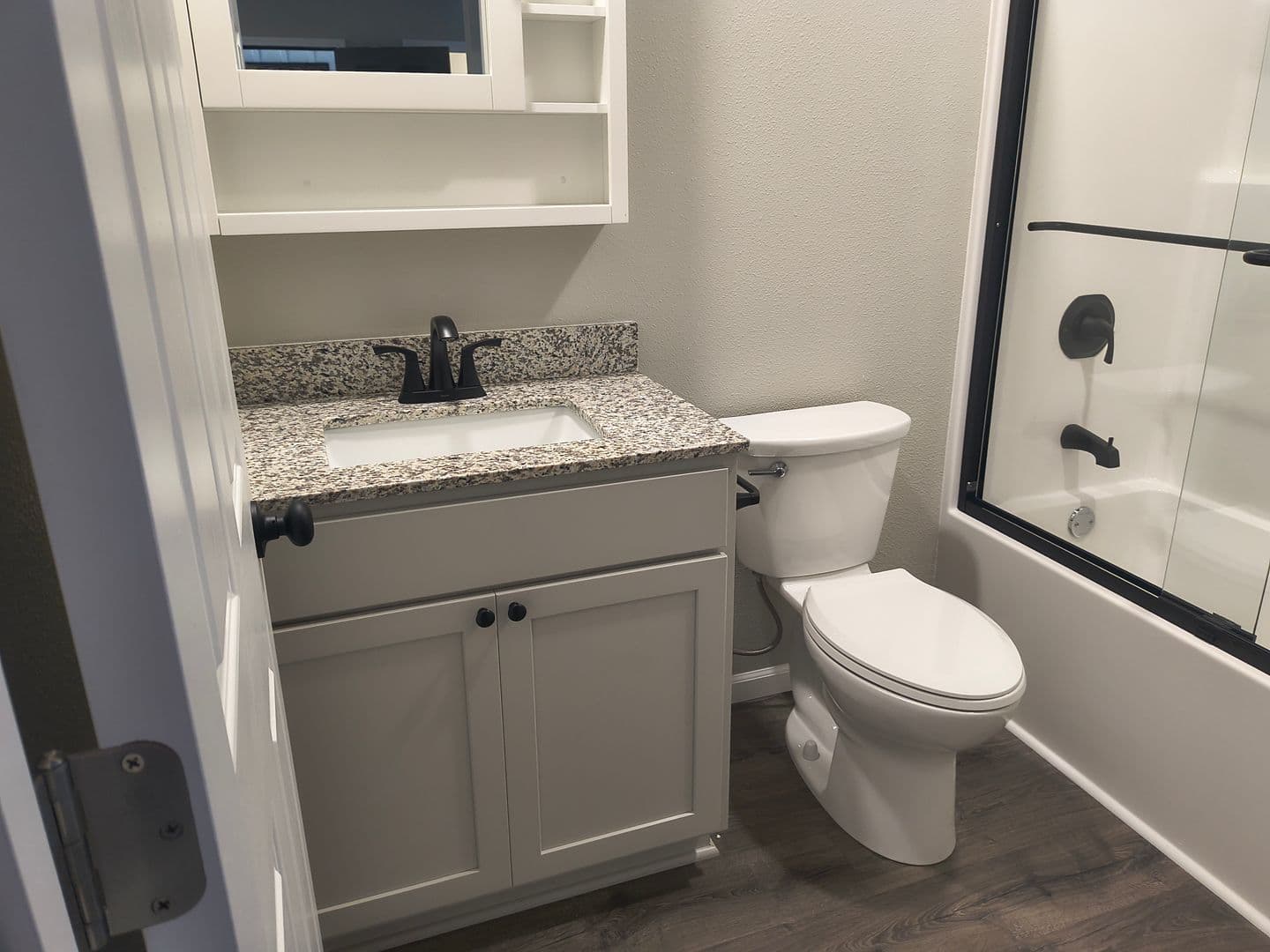 Laurie Apartment: 101 N. Fairgrounds Road
