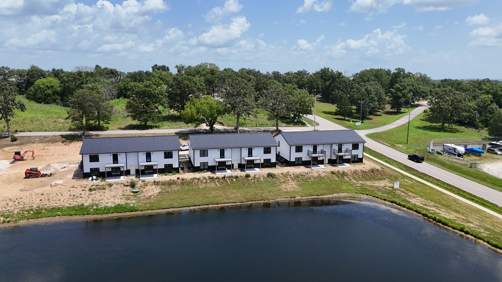 Laurie Apartment: 101 N. Fairgrounds Road