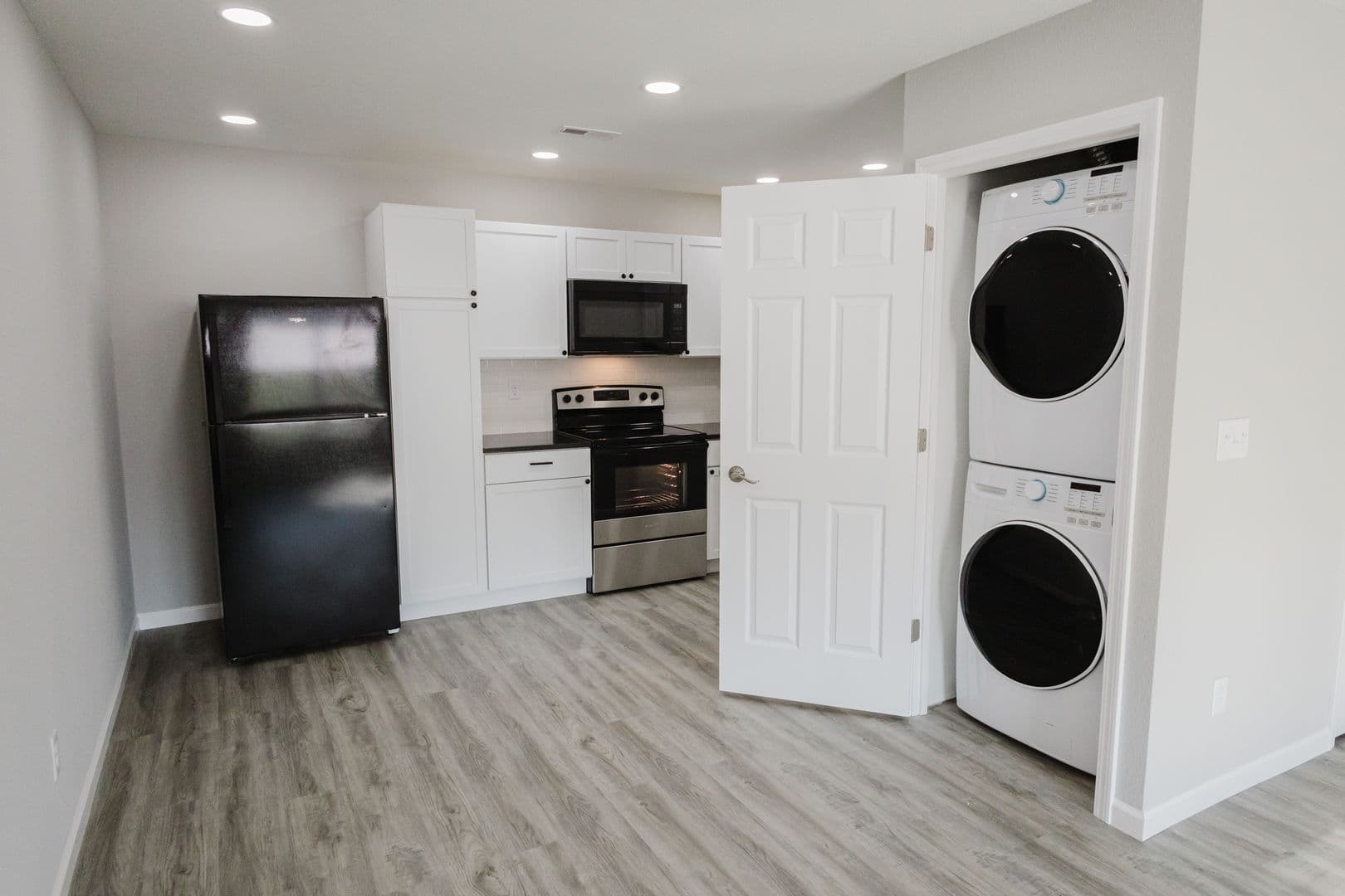 Eldon Apartment: 206 Hudson Drive