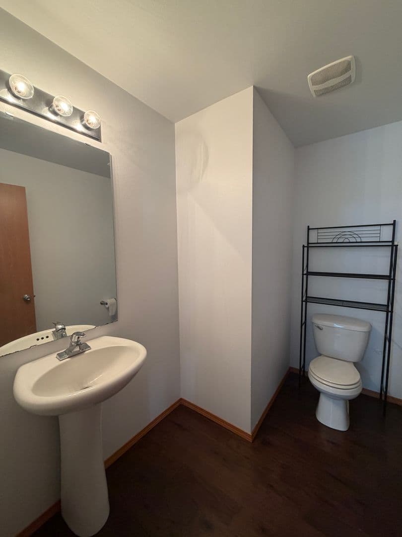 DuPont House: 1479 Burnside Place