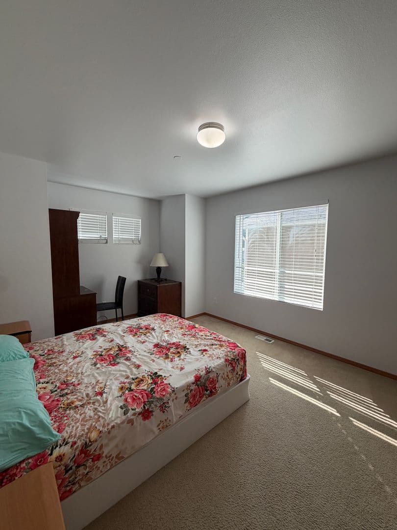 DuPont House: 1479 Burnside Place