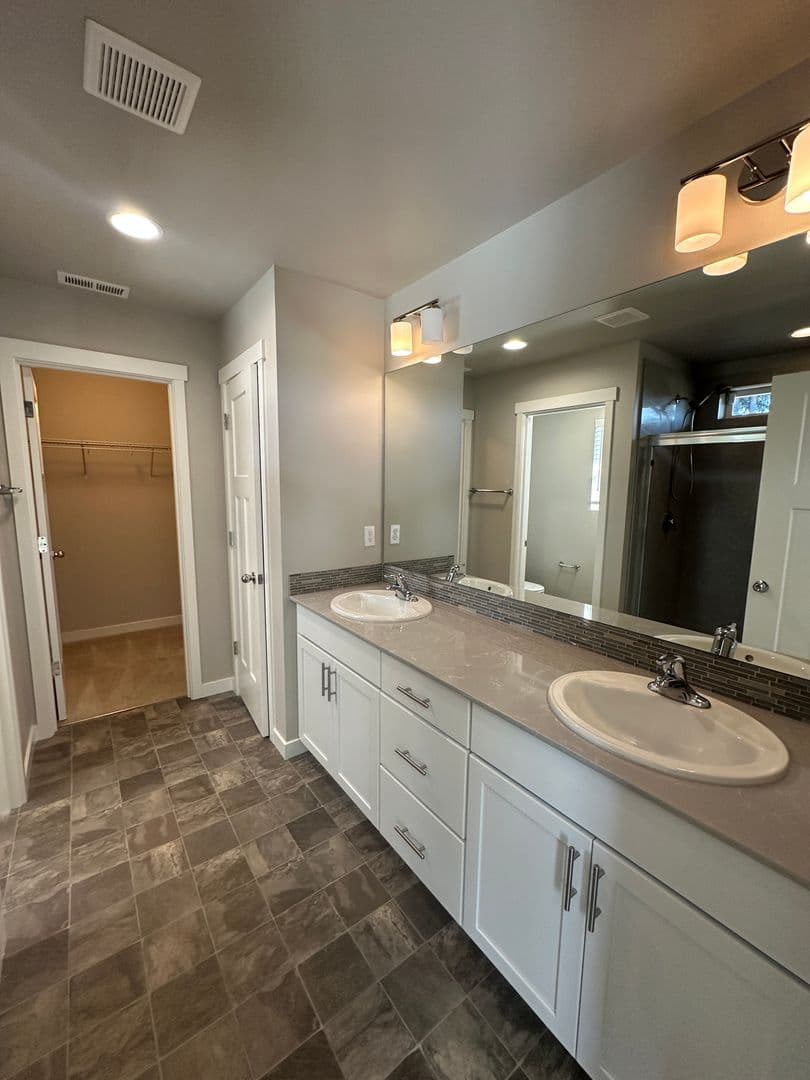 Lacey House: 7741 20th Ln SE