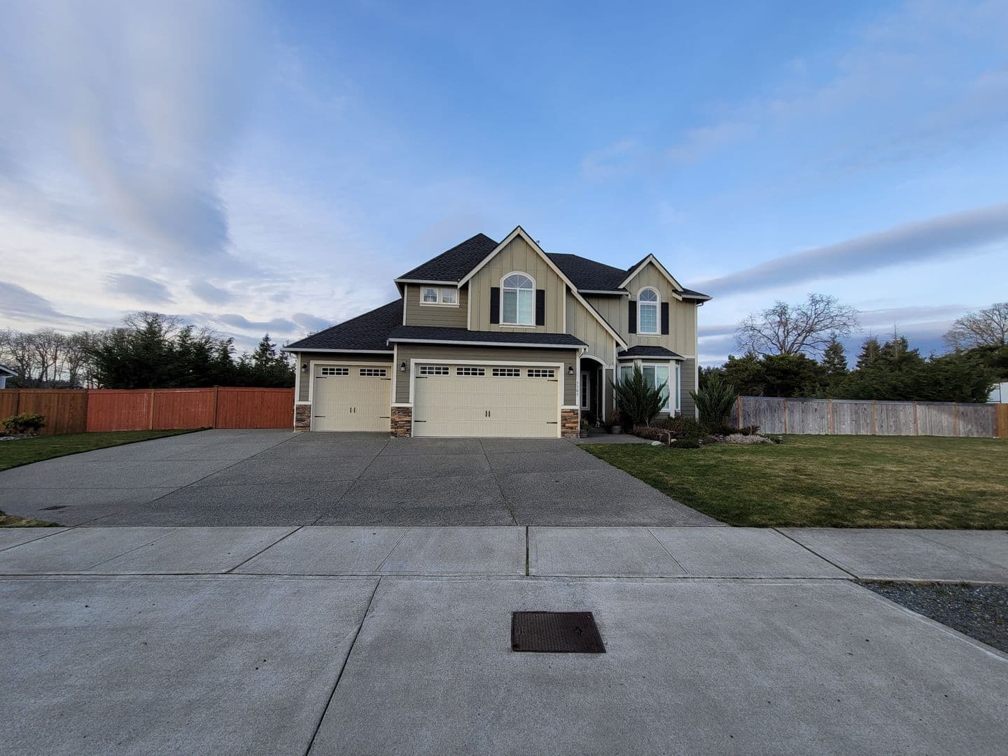 Roy House: 3305 291st St S