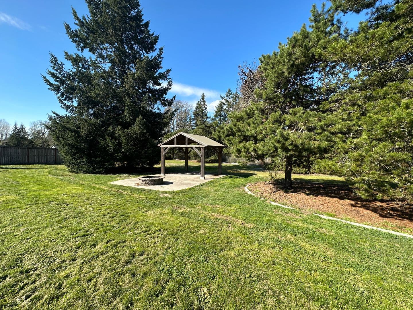 Roy House: 3305 291st St S