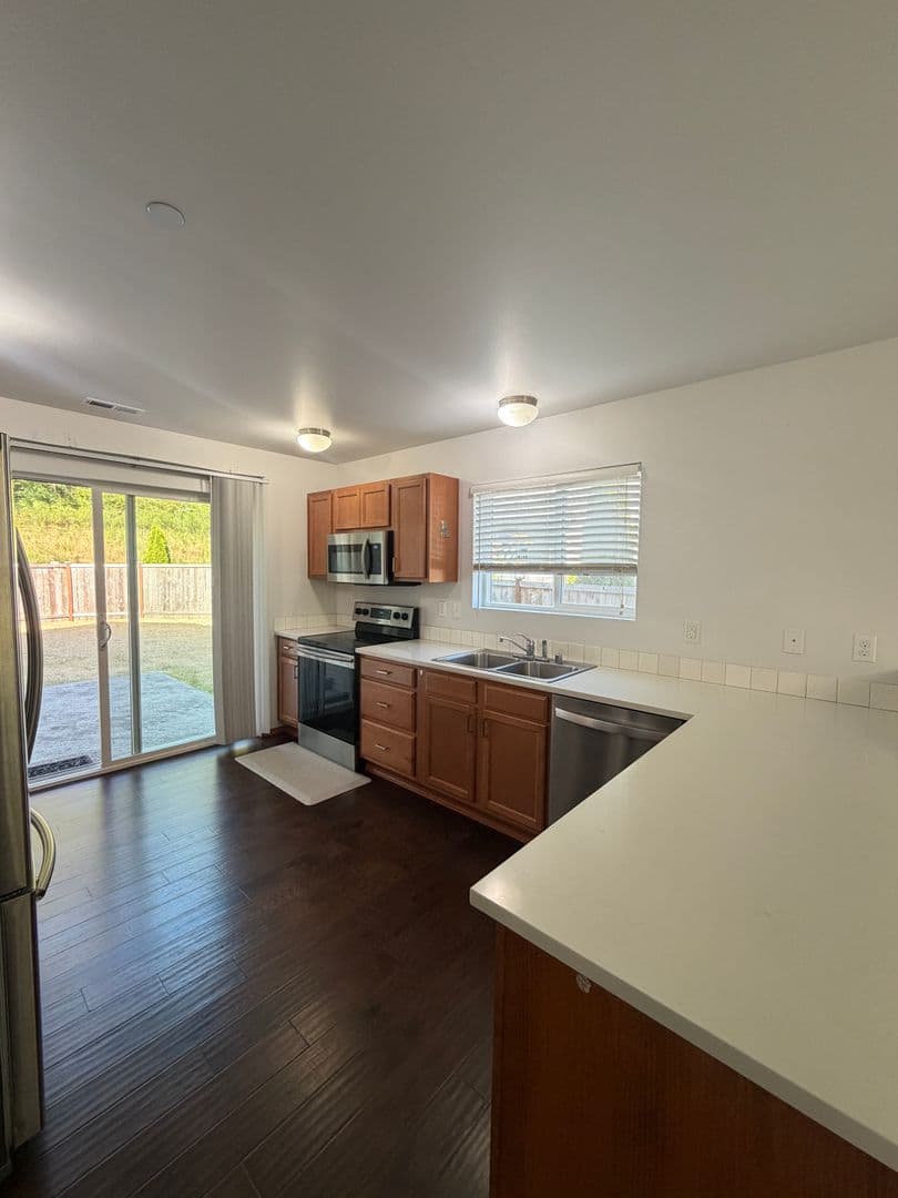 DuPont House: 1479 Burnside Place