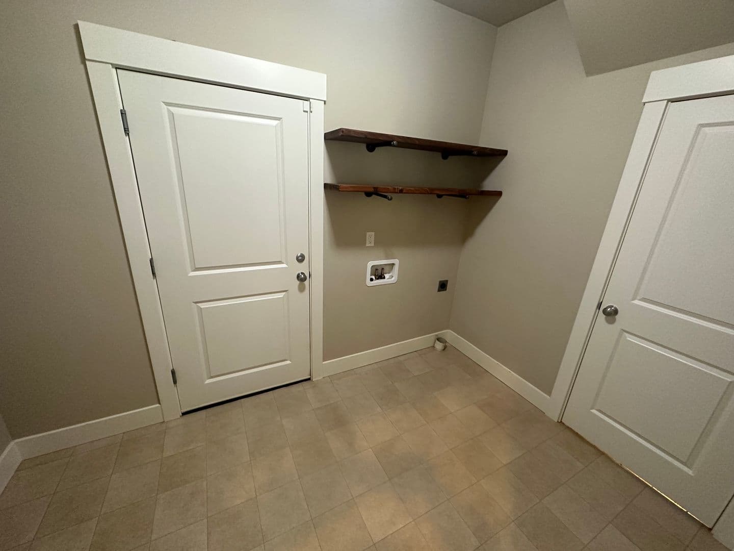 Roy House: 3305 291st St S