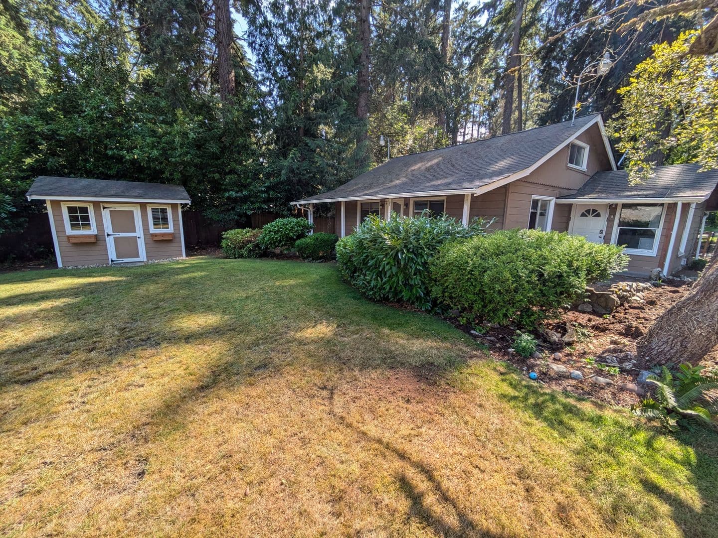 Lakewood House: 10121 Lake Steilacoom Dr