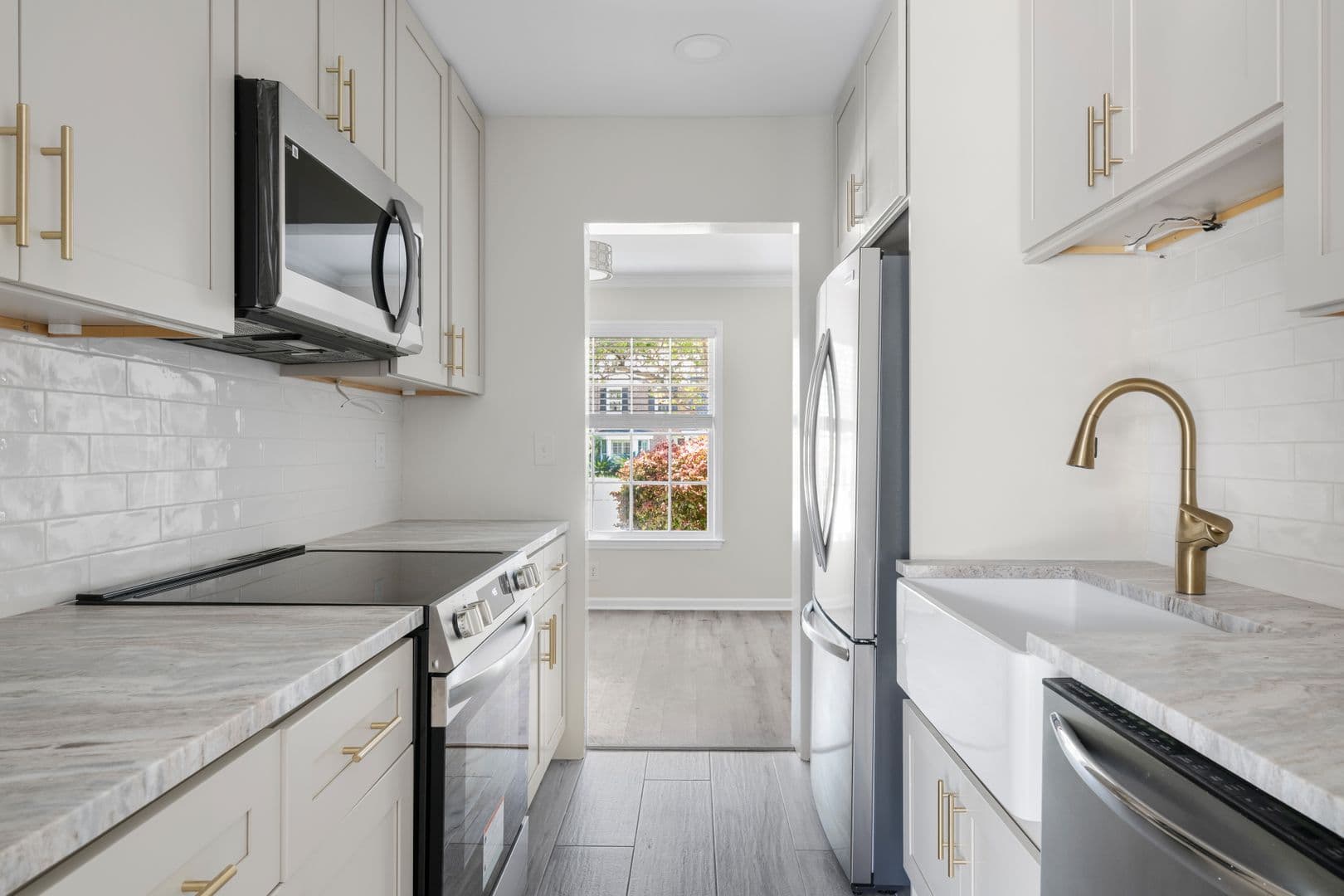 Mount Pleasant House: 664 Swinton Court