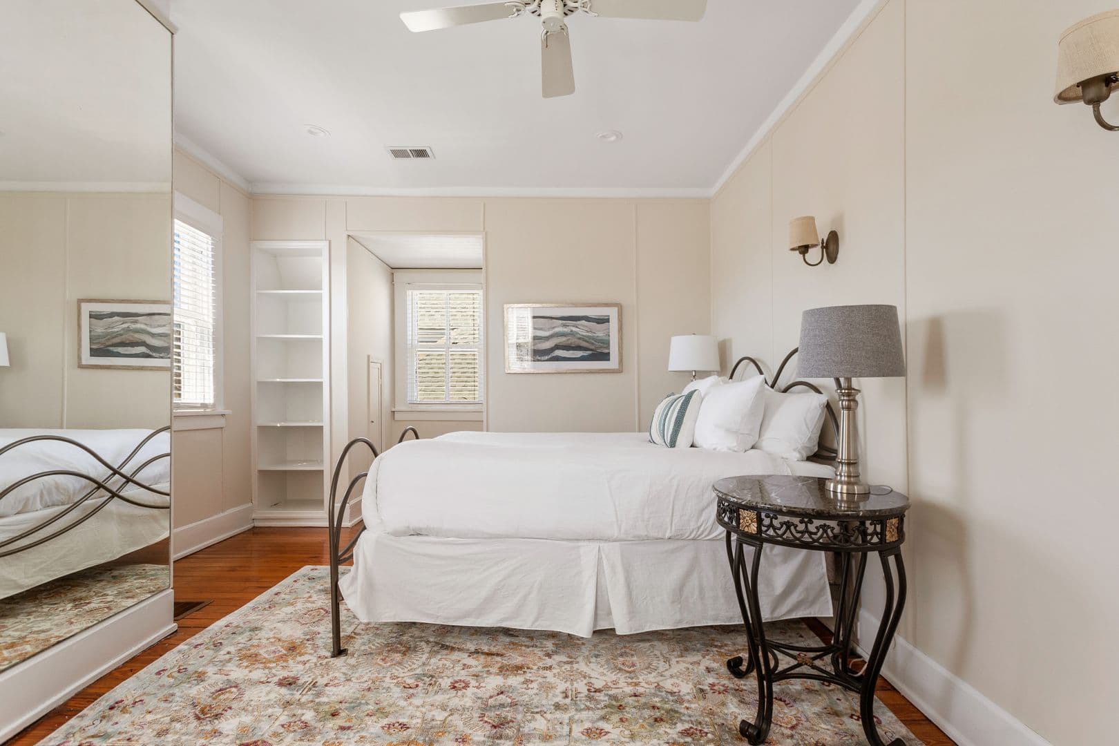 Charleston House: 5 Colonial Street