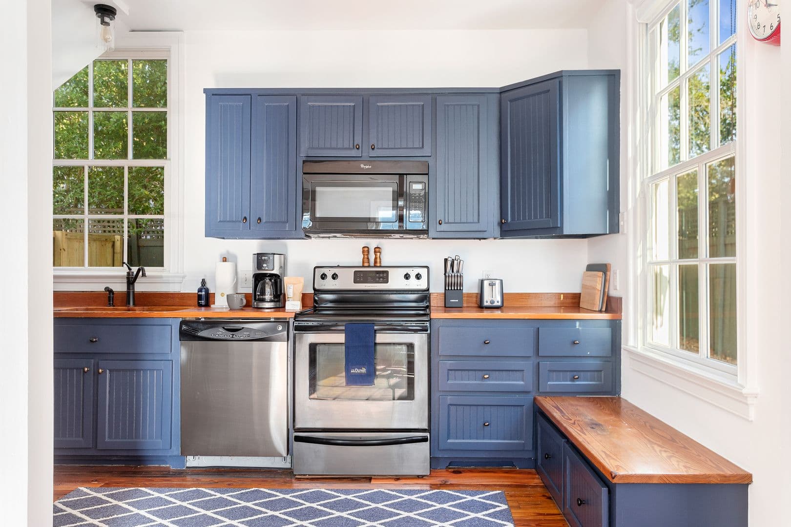 Charleston House: 9 Bogard Street