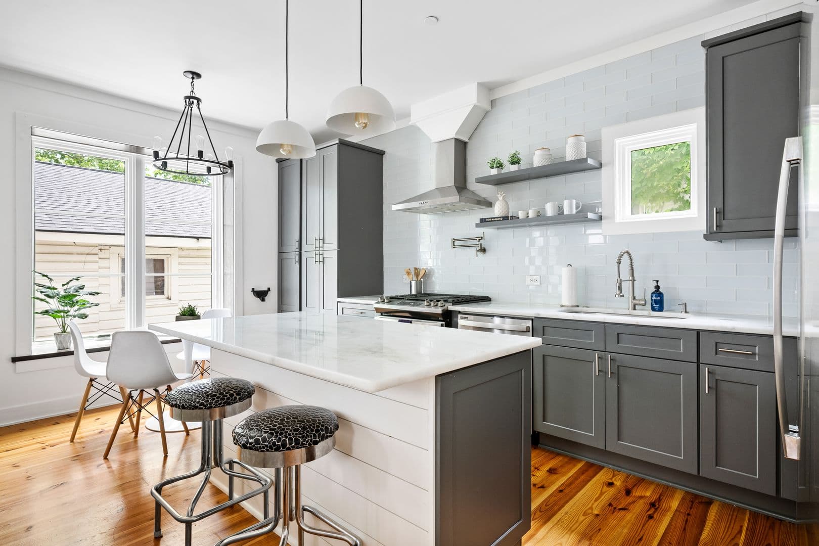 Charleston House: 3 Carrere Court