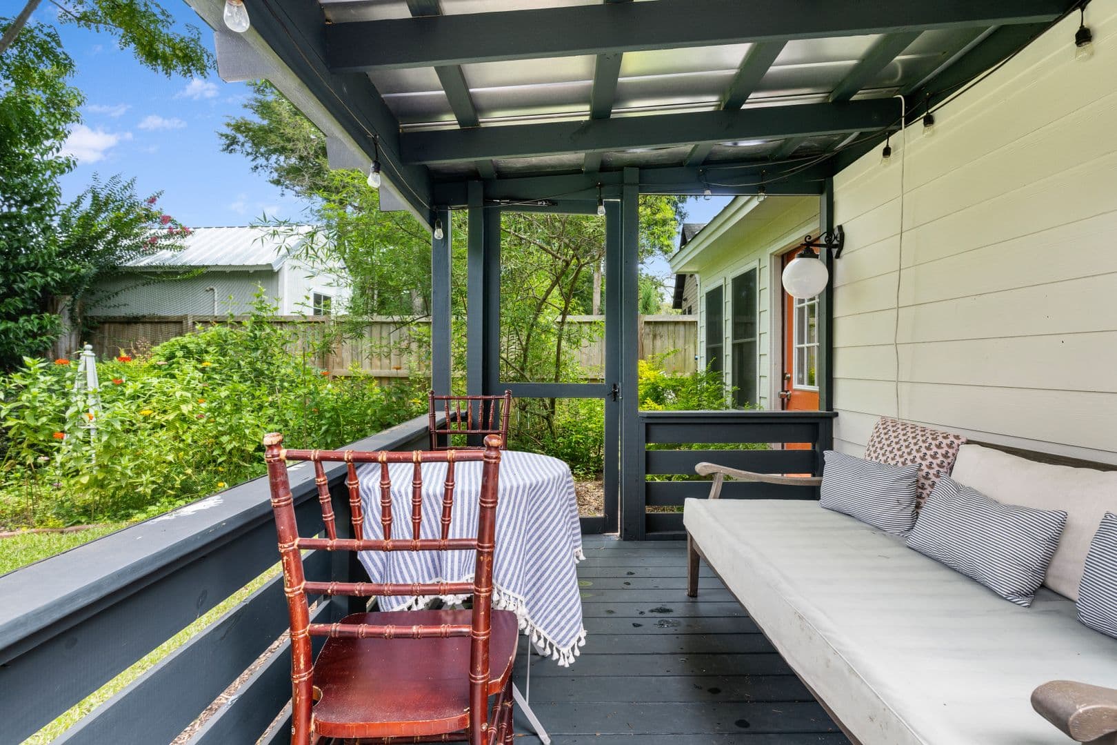 Charleston House: 134 Sans Souci Street
