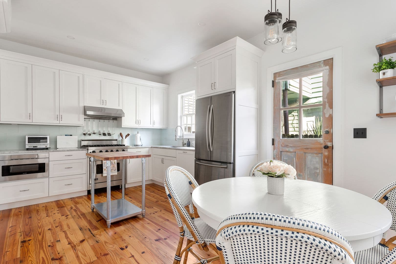 Charleston House: 10 Sires street