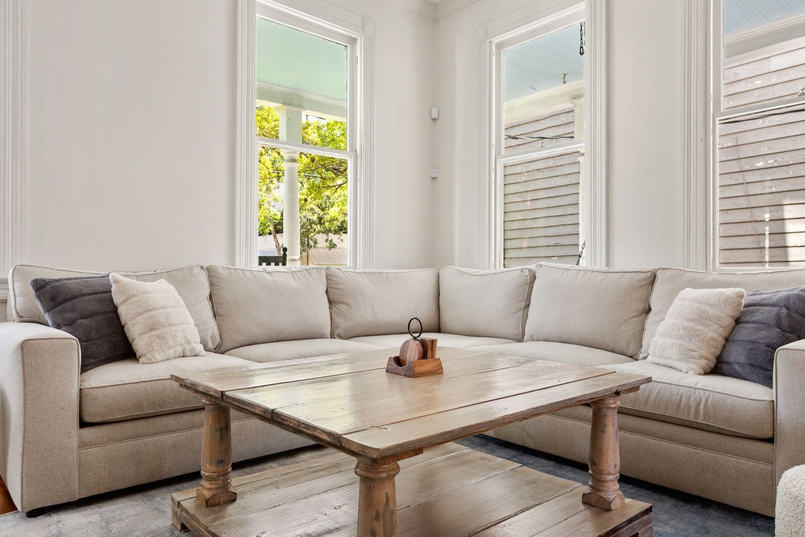 Charleston House: 80 Vanderhorst Street