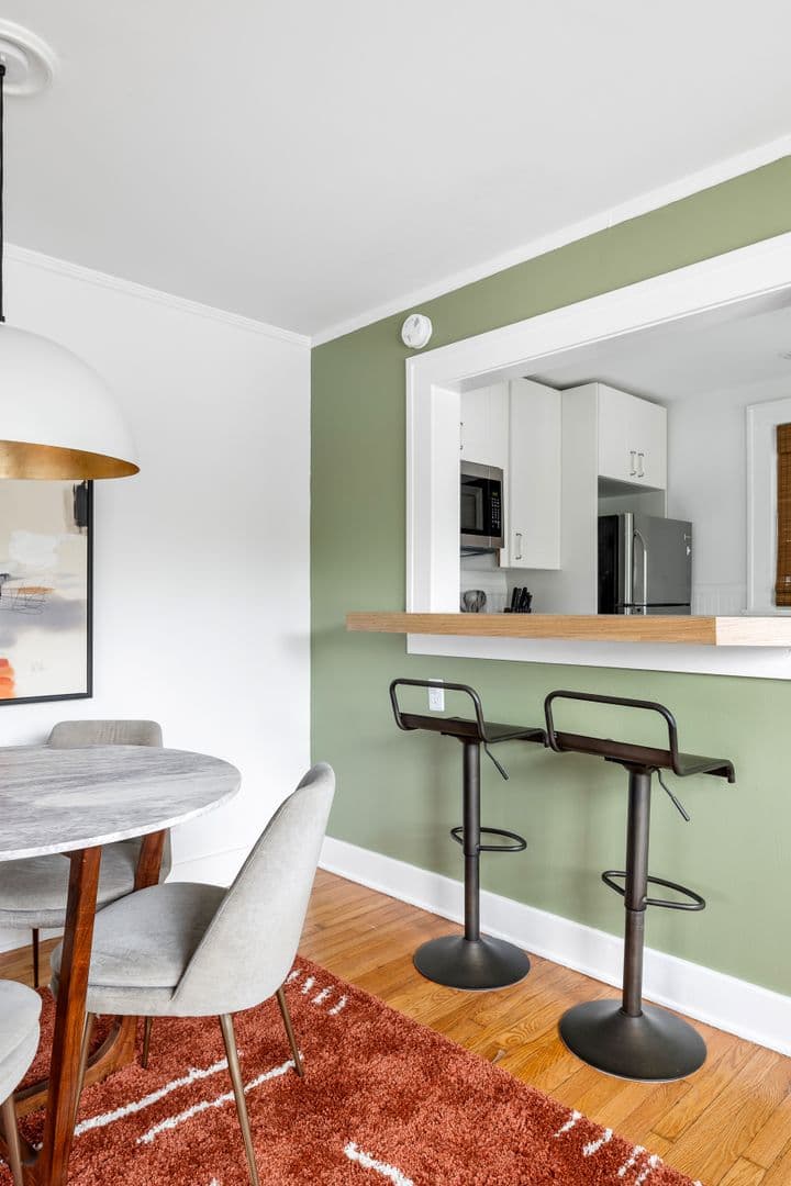 Charleston House: 20 Dunnemann Avenue