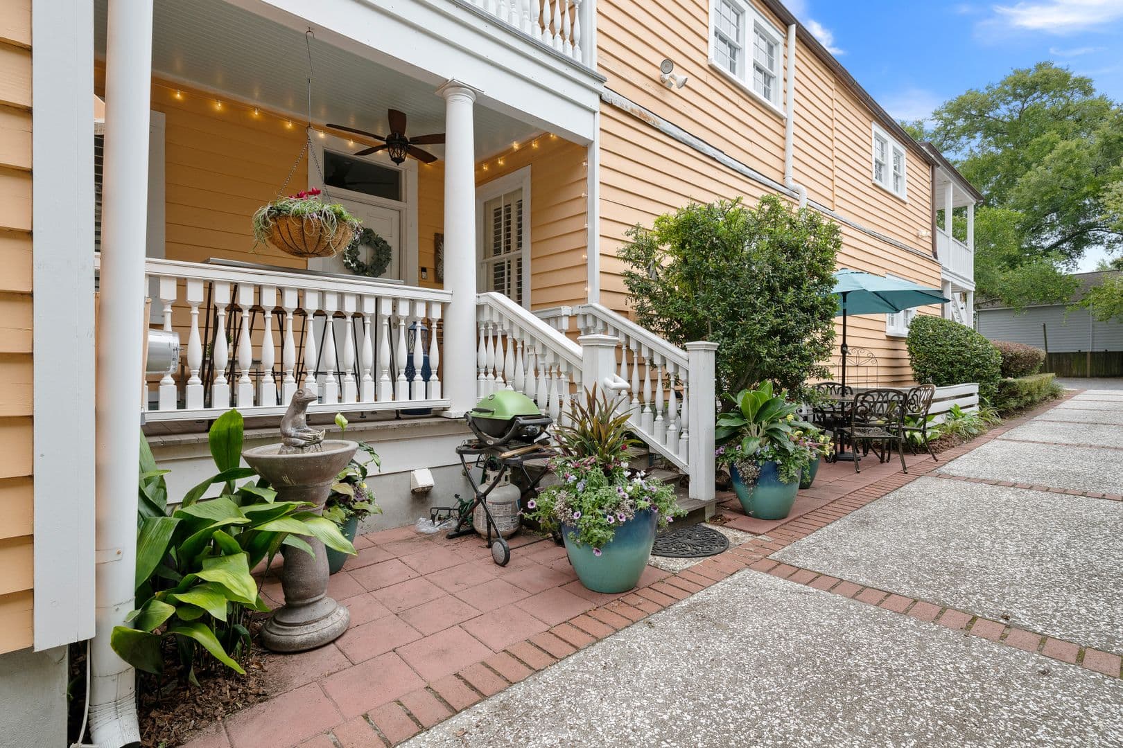 Charleston House: 234 Rutledge Avenue