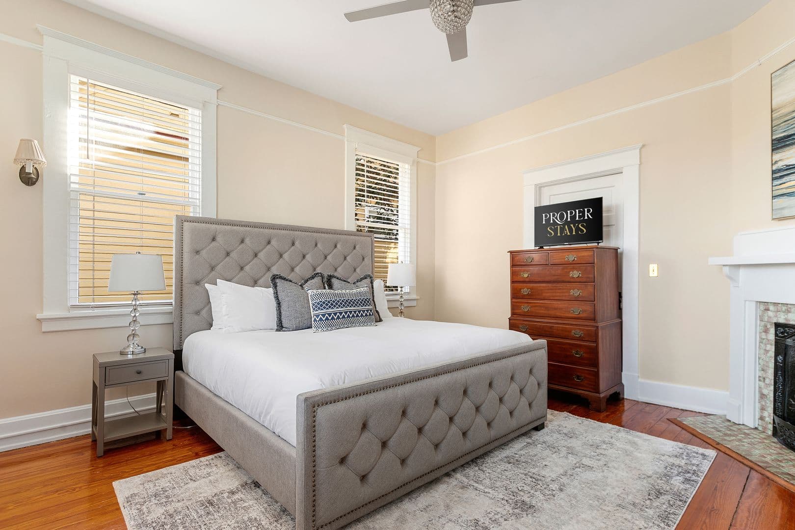 Charleston House: 5 Colonial Street
