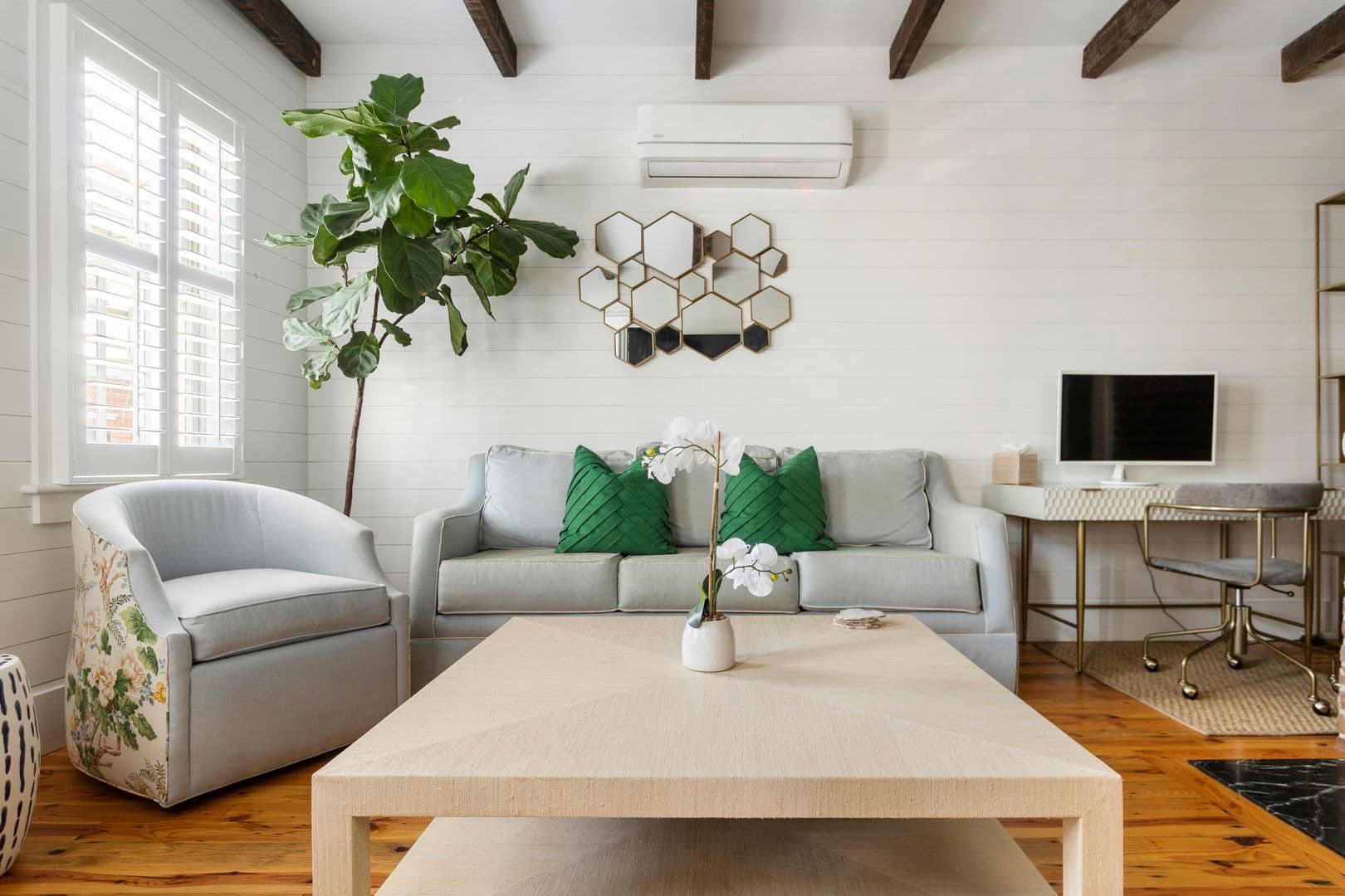 Charleston House: 10 Sires street