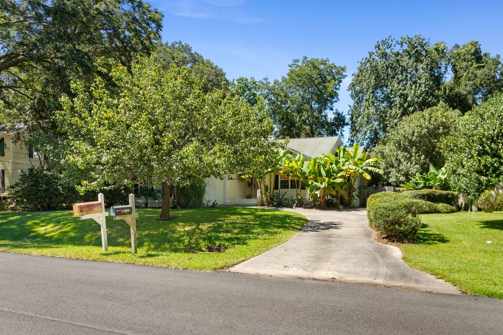 Charleston House: 1492 Kentwood Circle