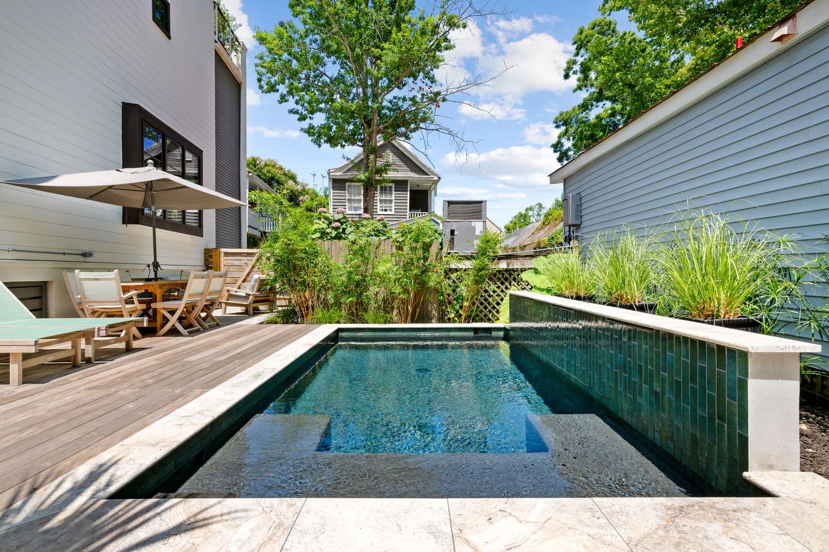 Charleston House: 7 Carrere Court