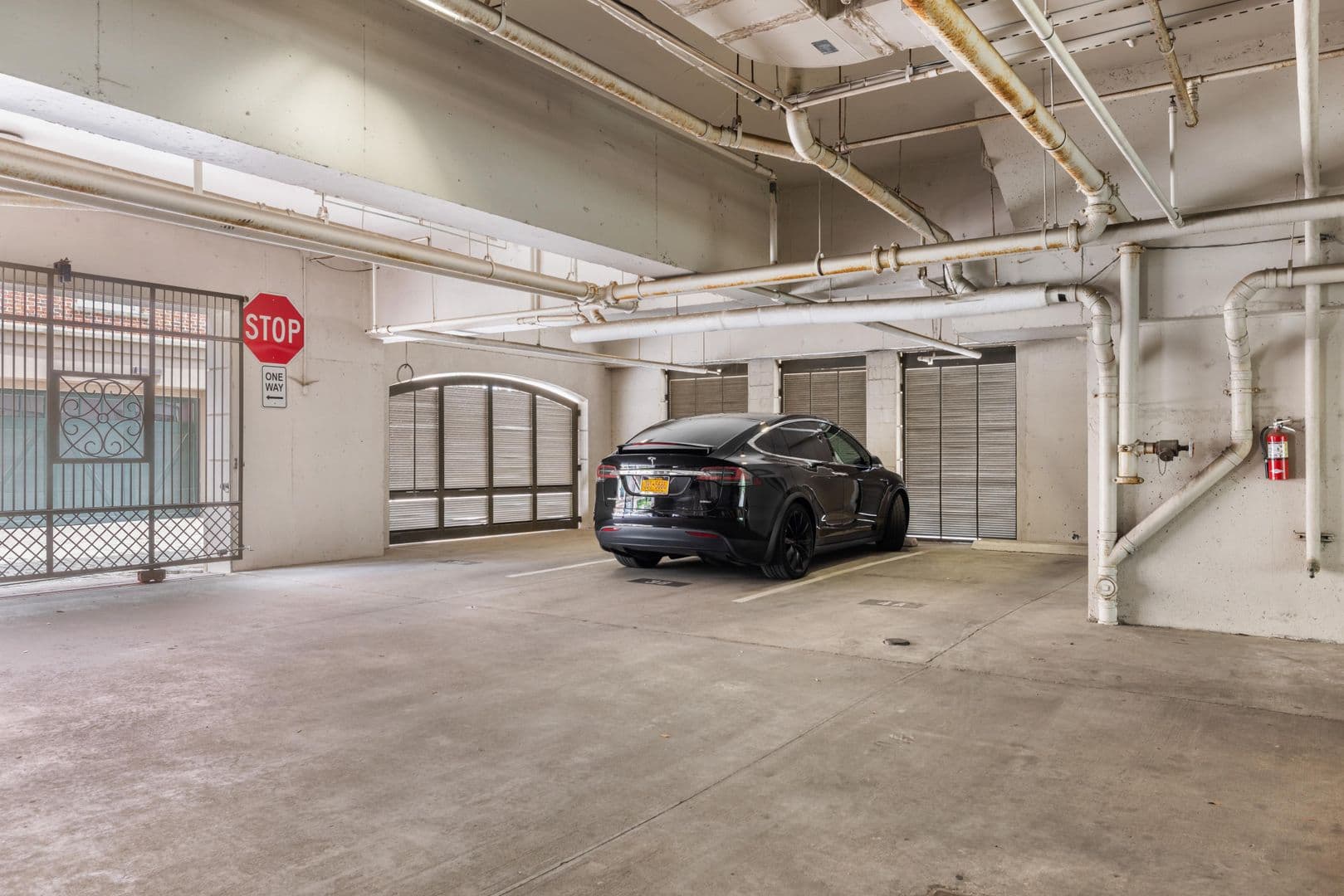 Charleston House: 5 Middle Atlantic Wharf