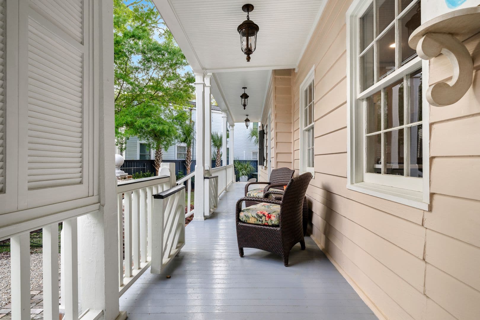 Charleston House: 21 Savage Street