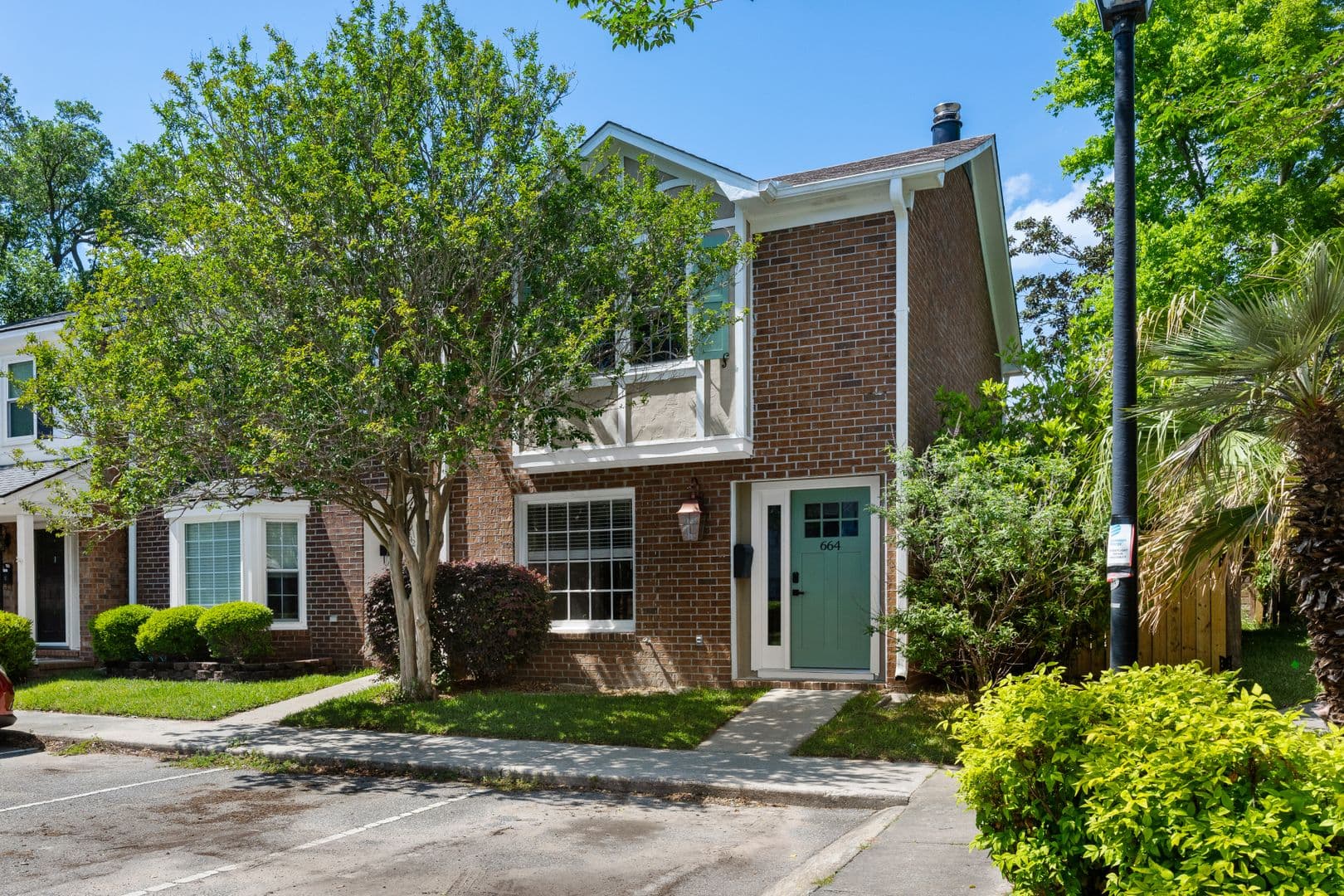 Mount Pleasant House: 664 Swinton Court