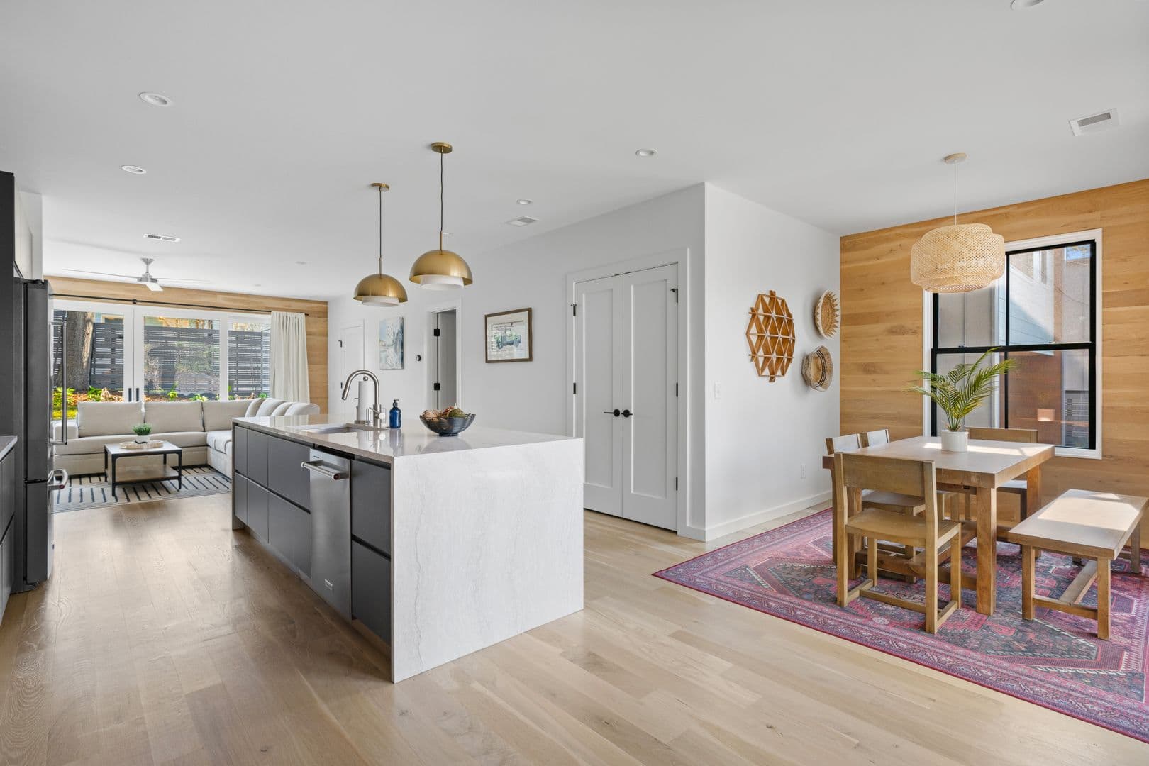 Mount Pleasant House: 208 Linnea Lane