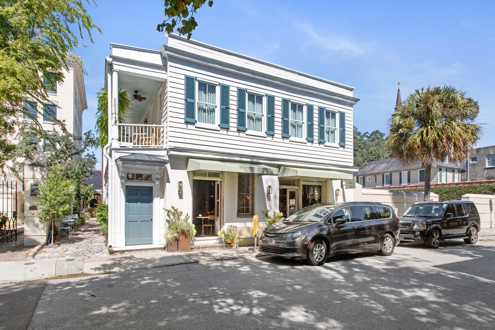 Charleston House: 62 Queen Street